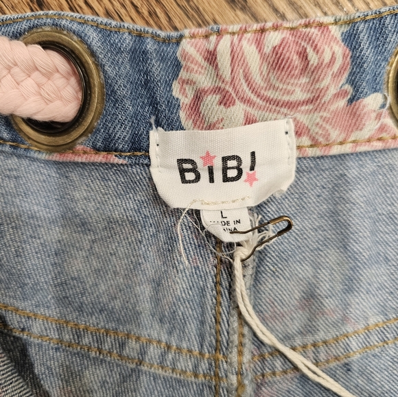 Bibi Washed Floral Denim Wide Leg Pants with Pink Accents - Picture 4 of 7